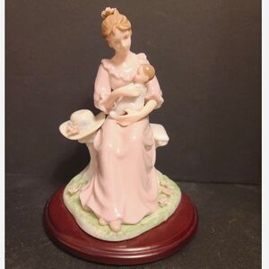2003 Moments And Memories Mother And Child Garden Figurine Wood Base Avon